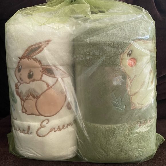 Limited Edition Pokemon Bath Towels Set - White and Green - Picture 2 of 12